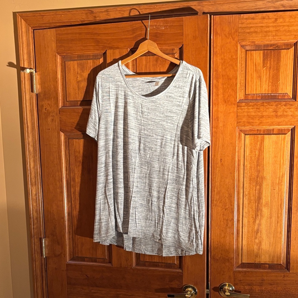 Old Navy Light Heather Gray Short Sleeve Scoop Neck Tee